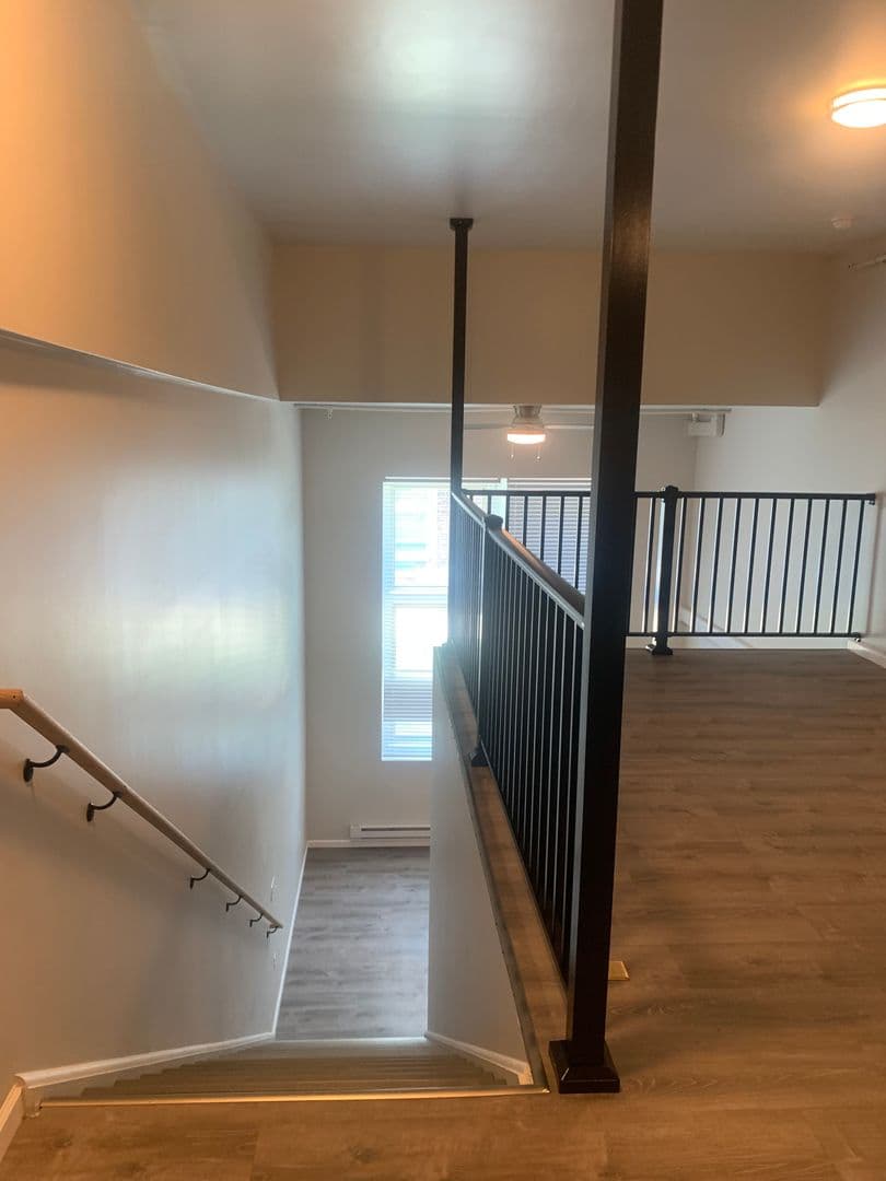 Whitehall Apartment: 4154 Roosevelt St
