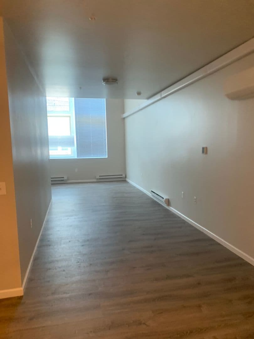 Whitehall Apartment: 4154 Roosevelt St
