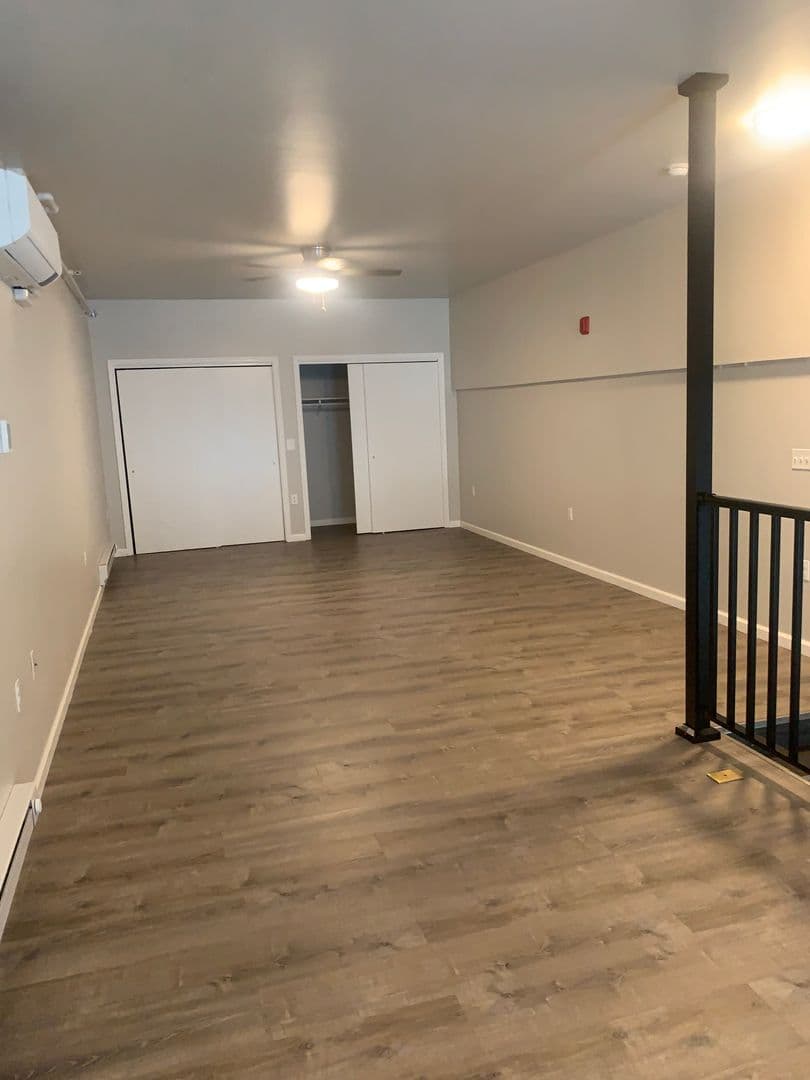 Whitehall Apartment: 4154 Roosevelt St