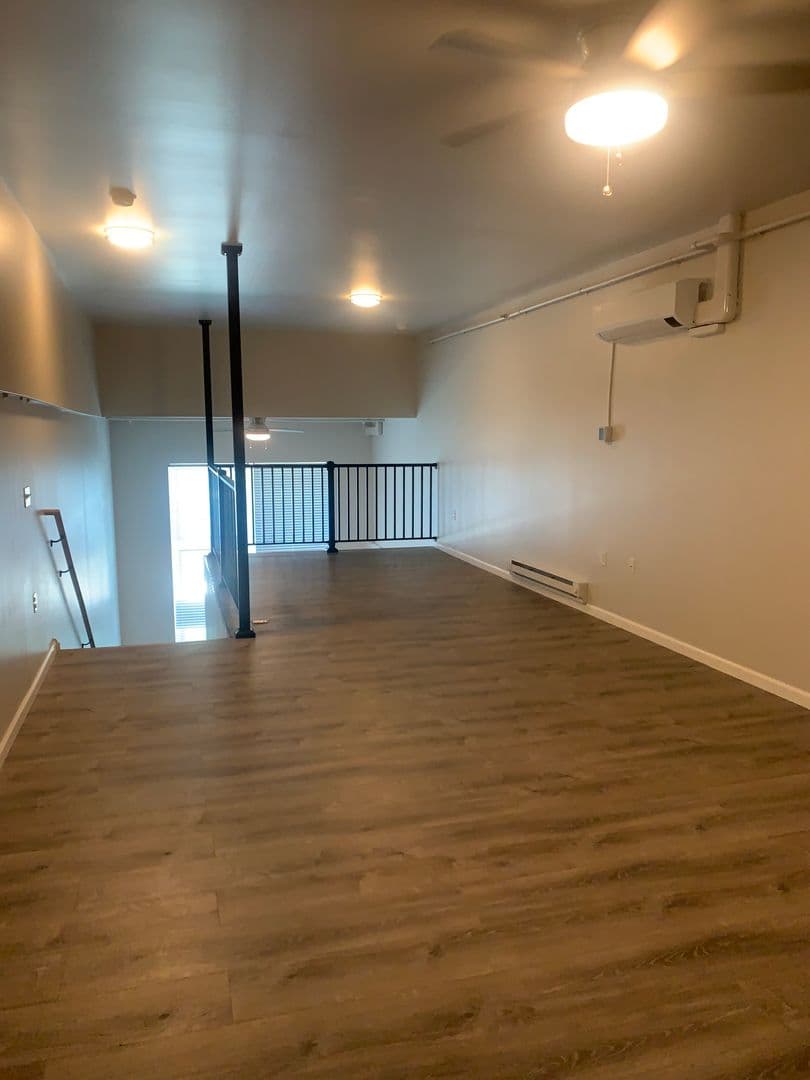 Whitehall Apartment: 4154 Roosevelt St