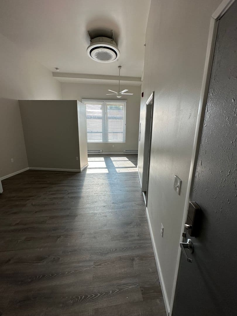 Whitehall Apartment: 4154 Roosevelt St