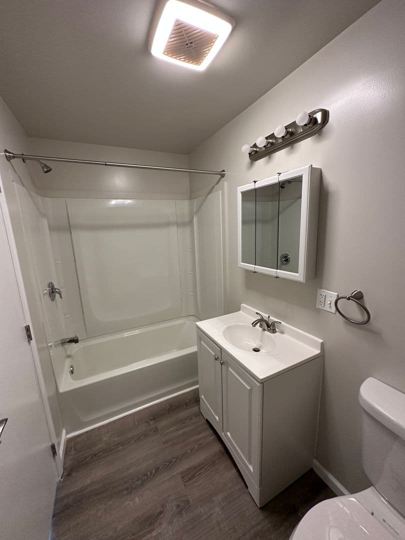 Whitehall Apartment: 4154 Roosevelt St