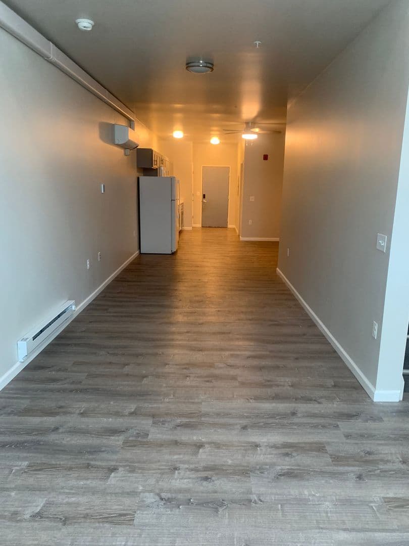 Whitehall Apartment: 4154 Roosevelt St