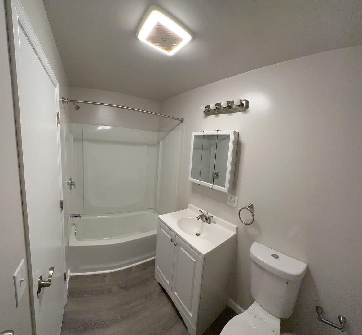 Whitehall Apartment: 4154 Roosevelt St