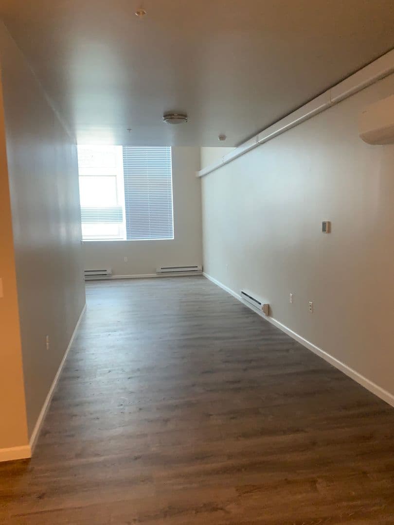 Whitehall Apartment: 4154 Roosevelt St