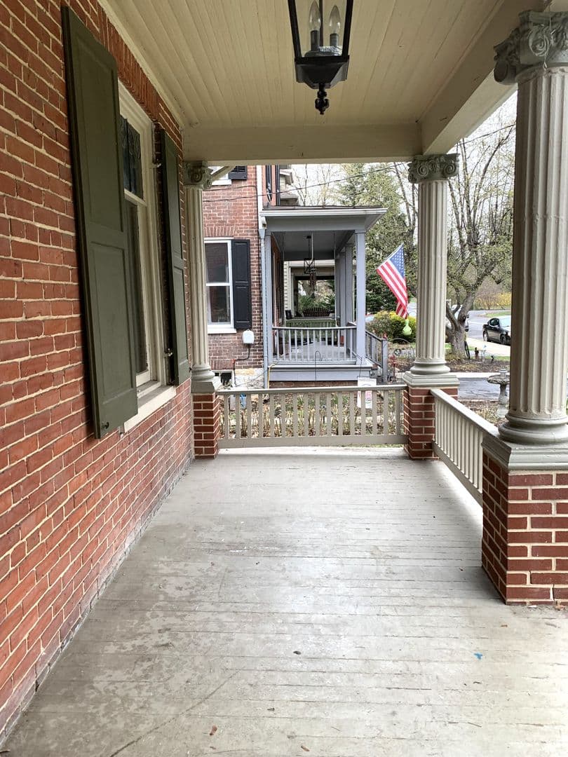 Shippensburg House: 218 N Prince St