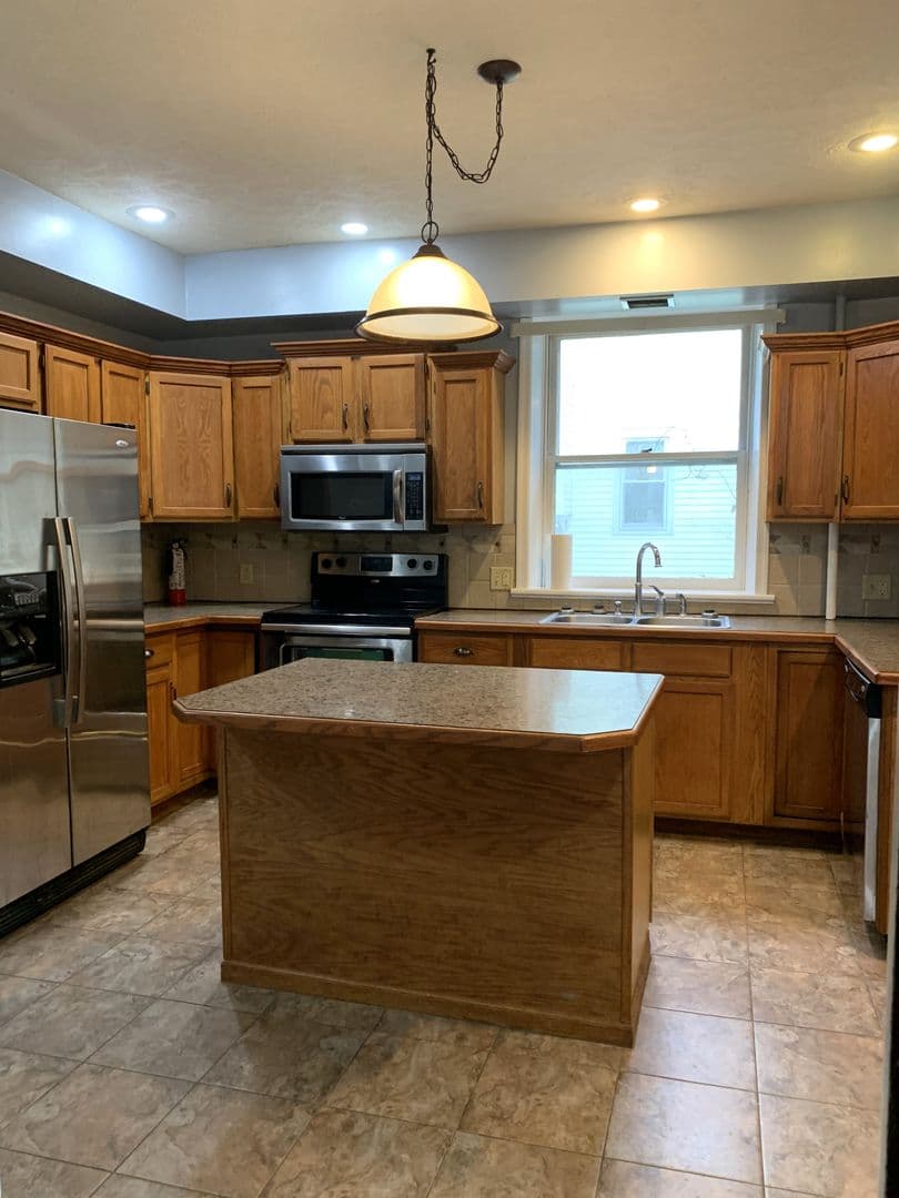 Shippensburg House: 218 N Prince St
