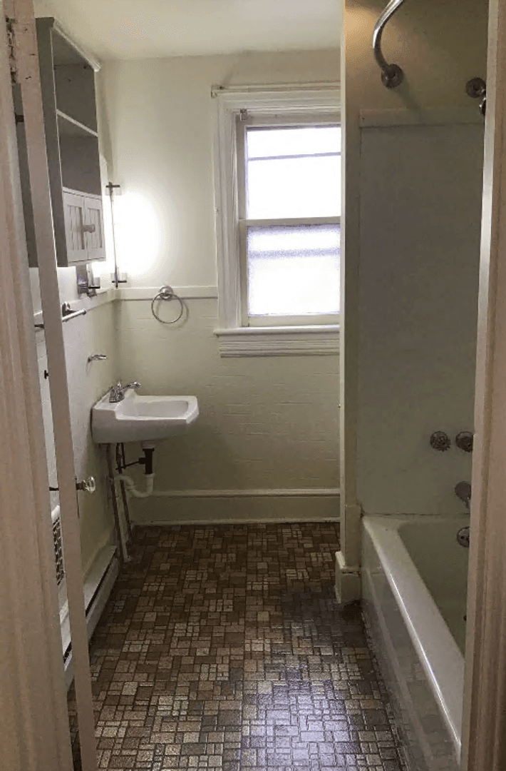 Chambersburg Apartment: 726 Lincoln Way East