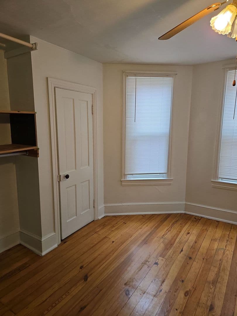 Chambersburg Apartment: 552 E King St