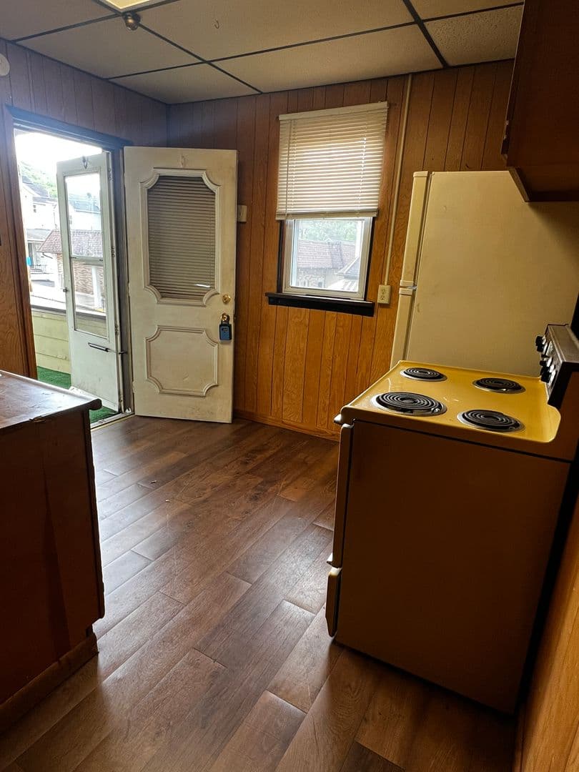 Conemaugh Apartment: 246 1st St