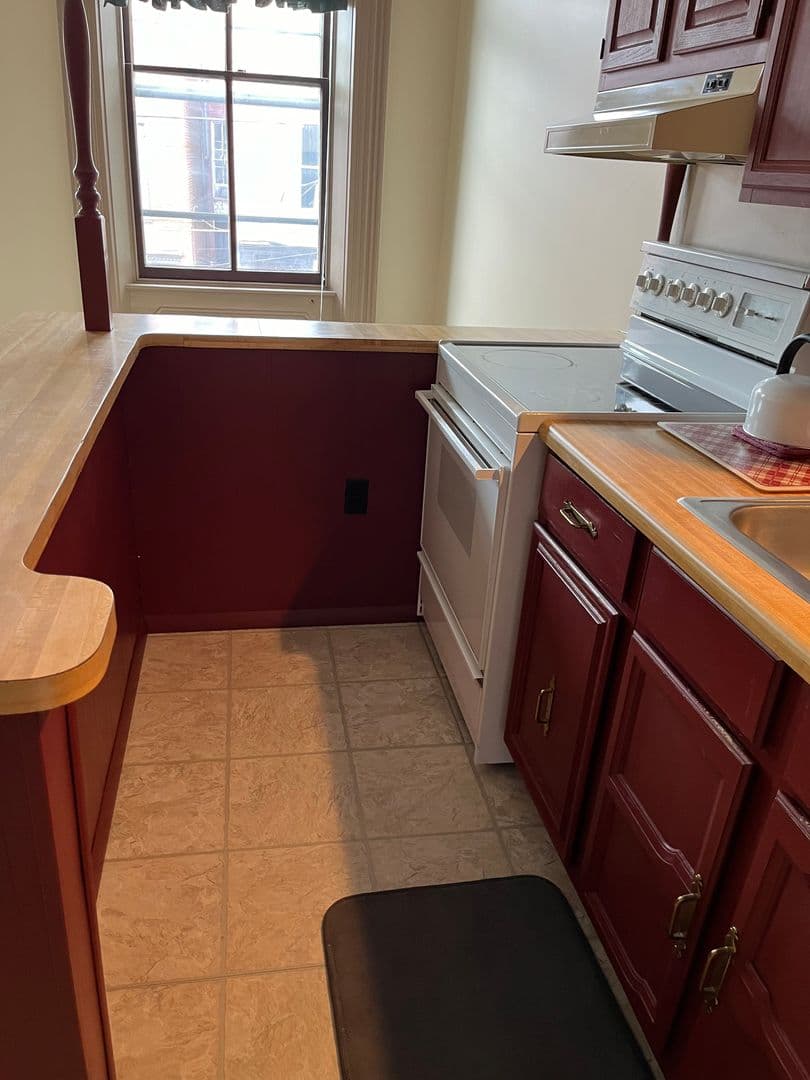 Chambersburg Apartment: 127 Lincoln Way W