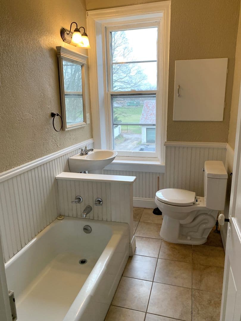 Shippensburg House: 218 N Prince St