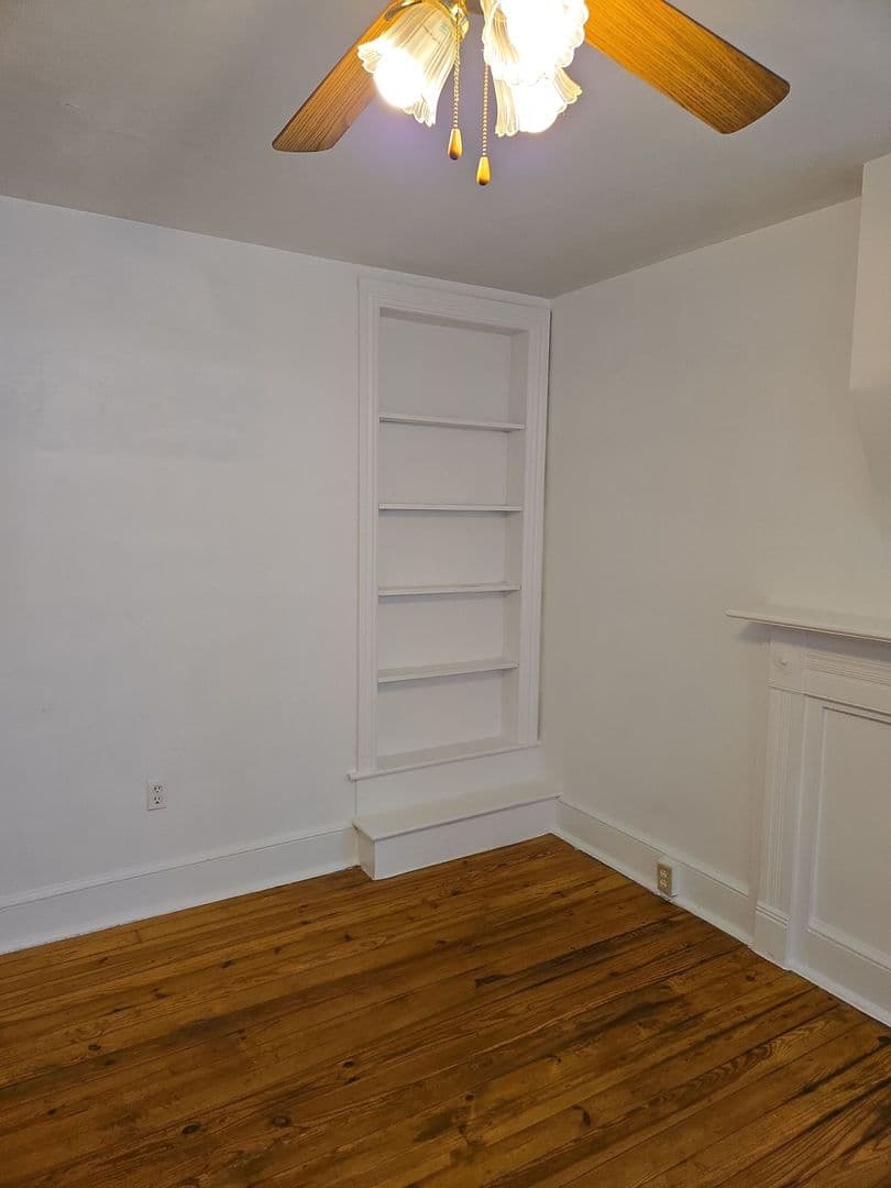 Chambersburg Apartment: 552 E King St