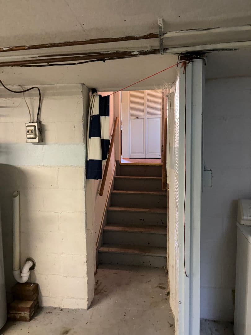 Johnstown House: 216 Leon st