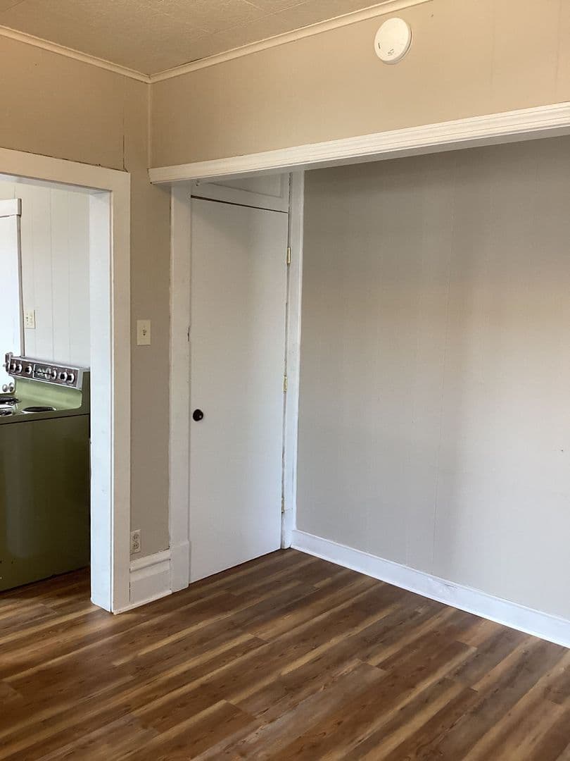 Shippensburg Apartment: 31 W King St