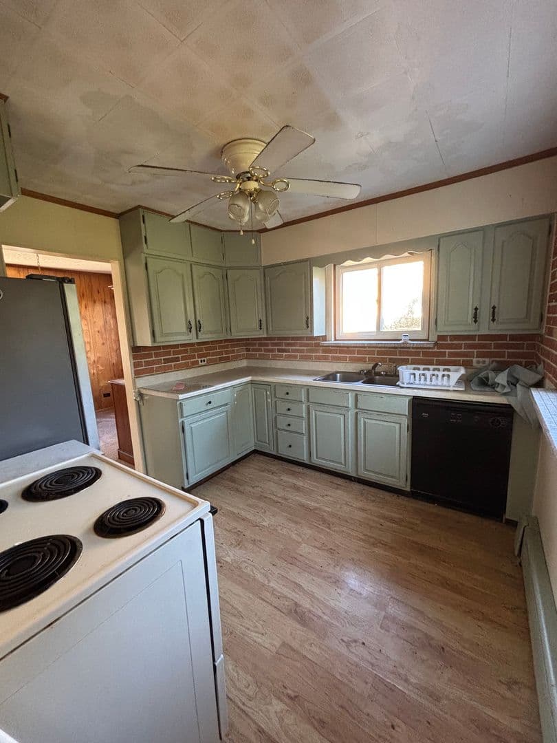 Johnstown House: 216 Leon st