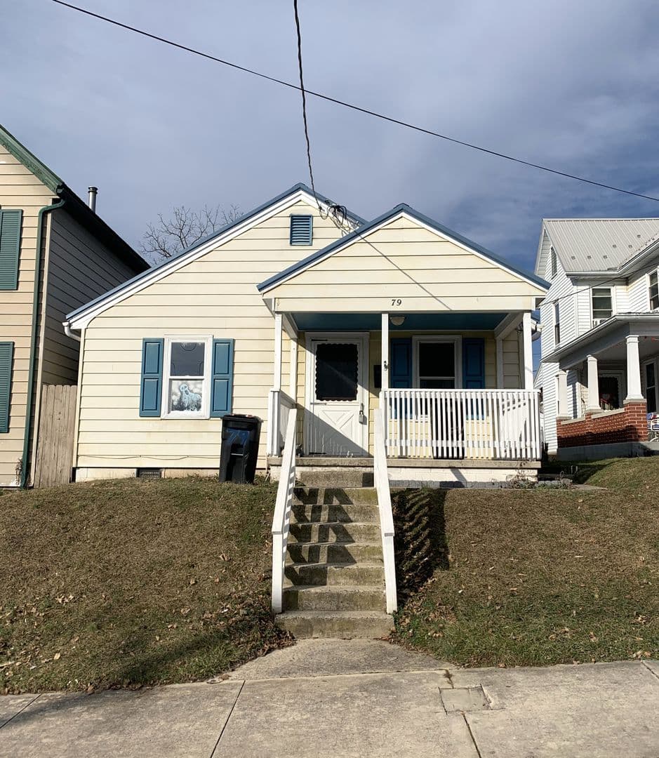Chambersburg House: 79 S Federal St