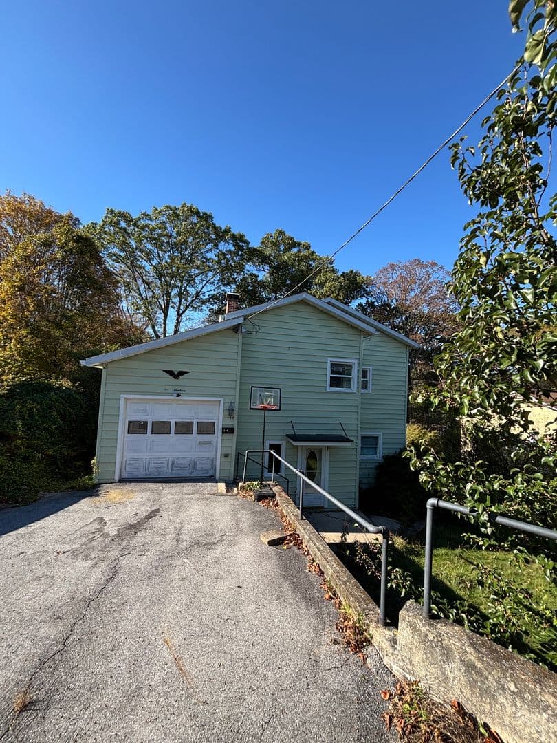 Johnstown House: 216 Leon st