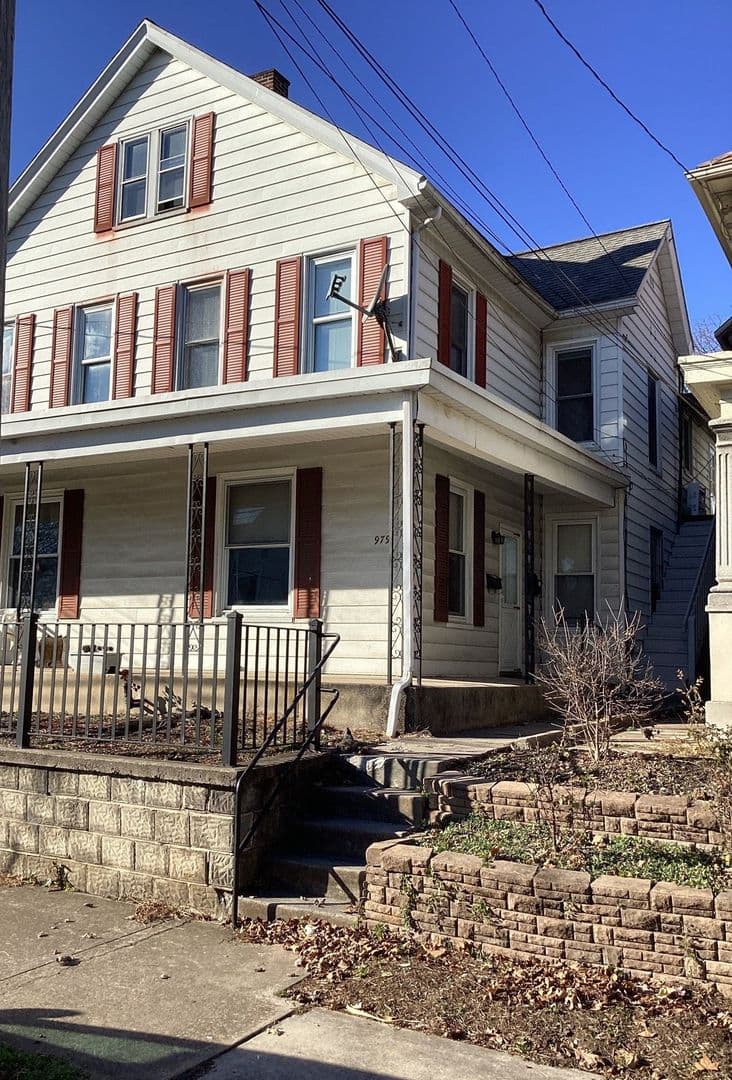 Chambersburg Apartment: 975-979 Scotland Ave