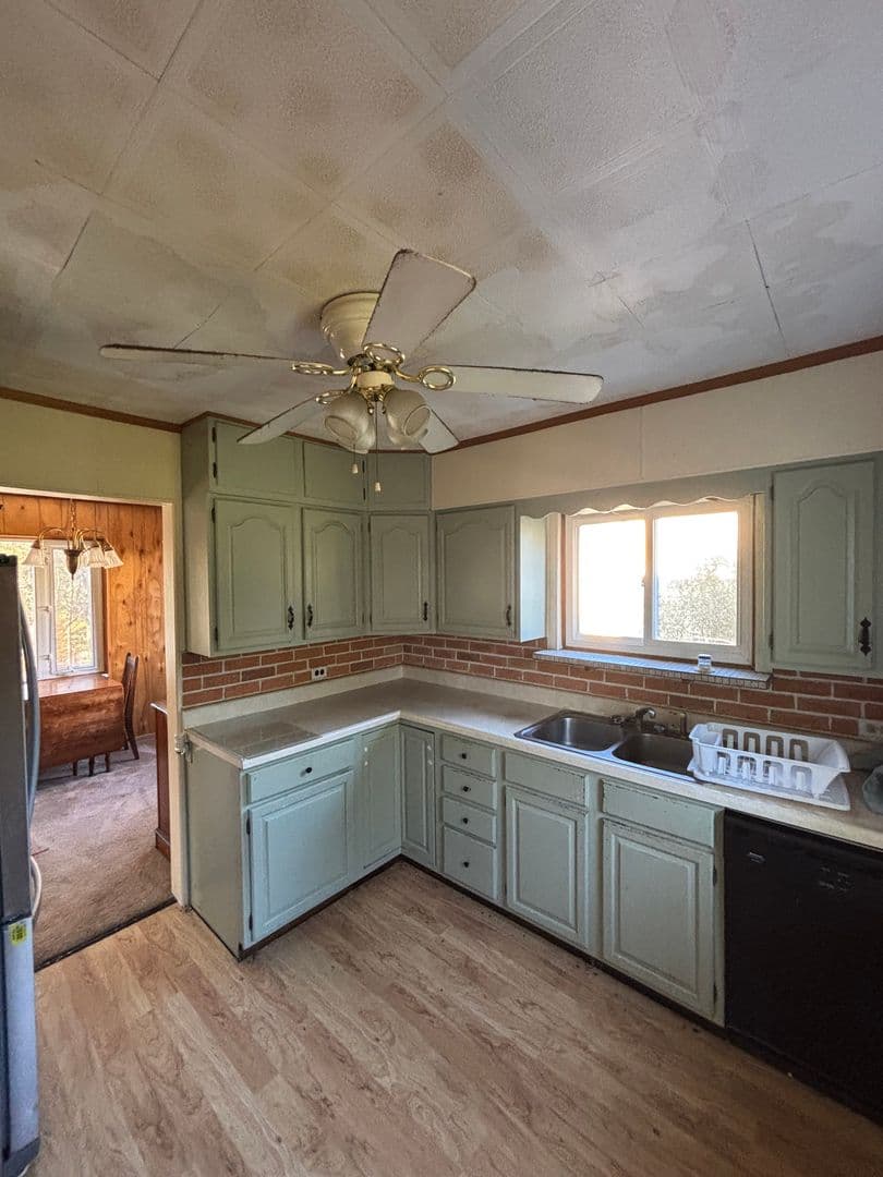 Johnstown House: 216 Leon st