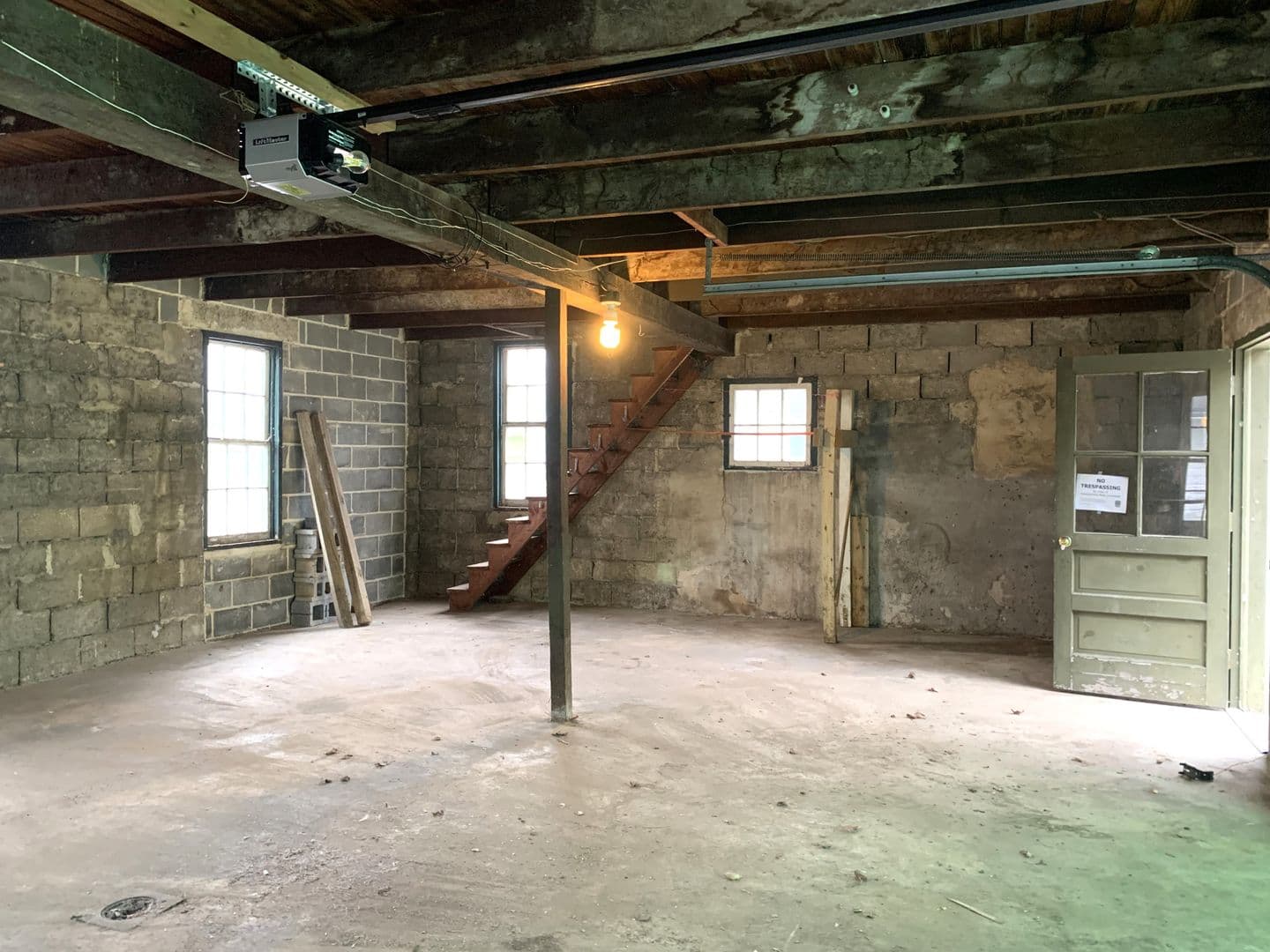 Shippensburg House: 218 N Prince St