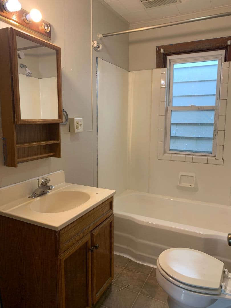 Chambersburg House: 79 S Federal St