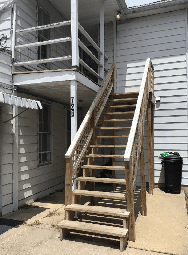 Chambersburg Apartment: 726 Lincoln Way East