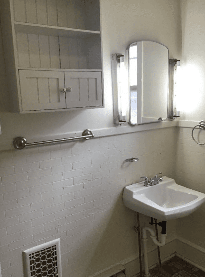 Chambersburg Apartment: 726 Lincoln Way East