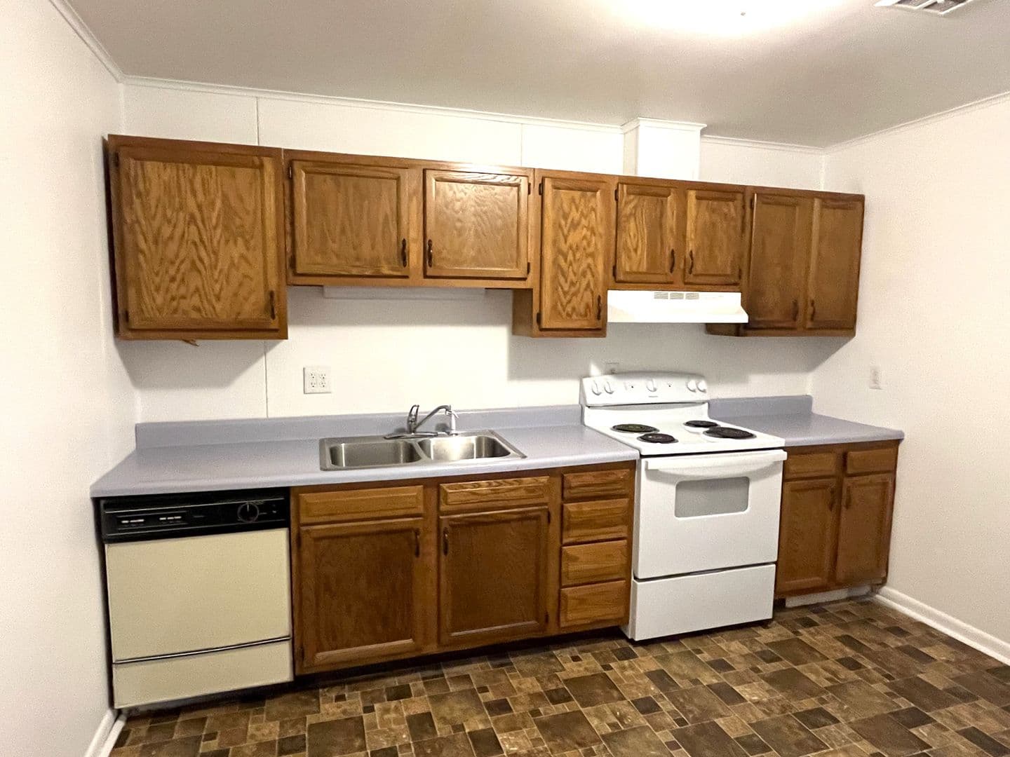 Fayetteville Apartment: 5075 Lincoln Way E