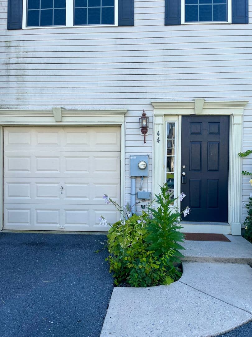Chambersburg House: 44 Milestone Ct