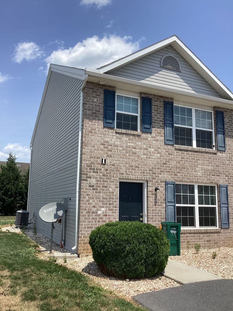 Chambersburg Apartment: 371-385 Lantern Ln