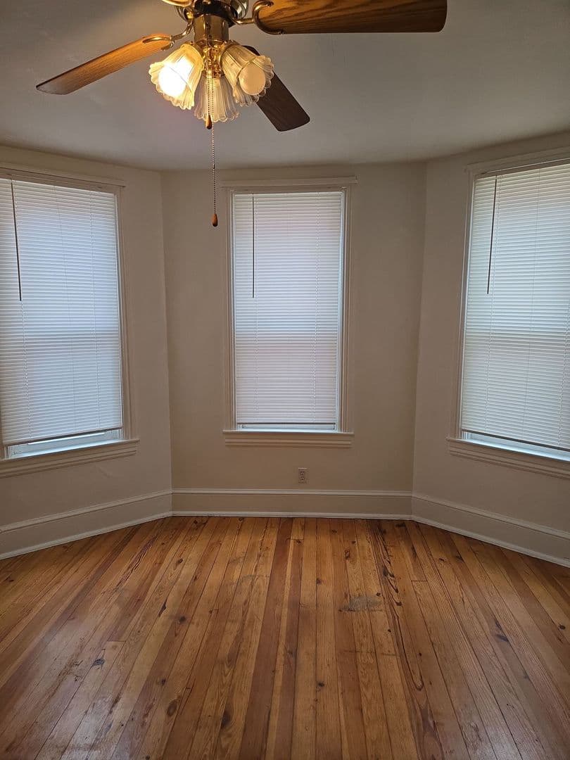 Chambersburg Apartment: 552 E King St