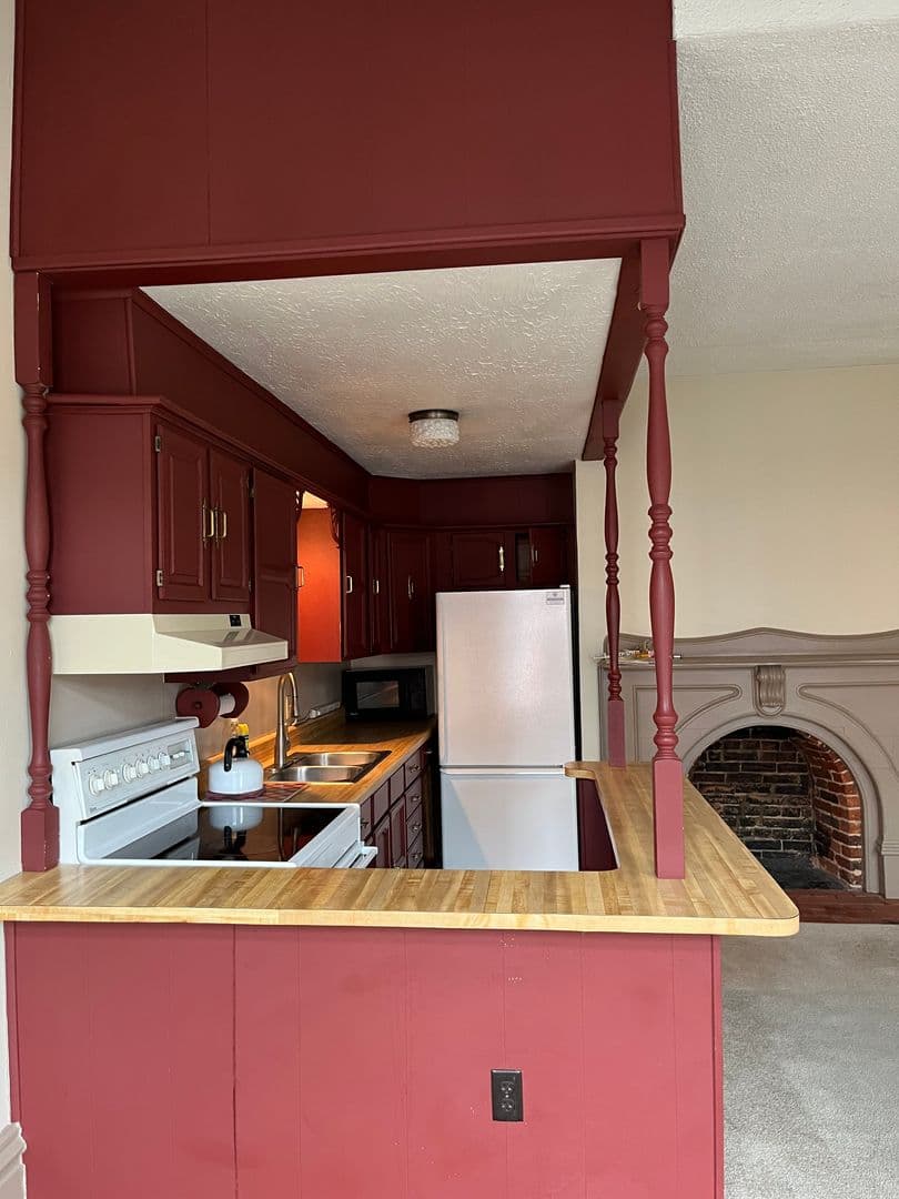Chambersburg Apartment: 127 Lincoln Way W