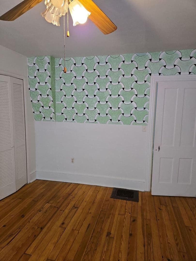 Chambersburg Apartment: 552 E King St