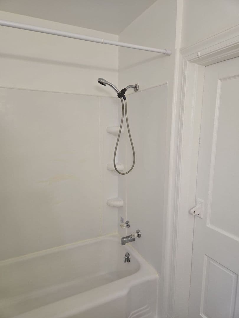 Chambersburg Apartment: 552 E King St