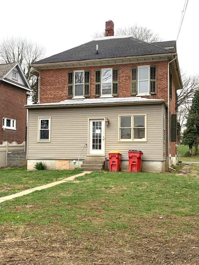 Shippensburg House: 218 N Prince St
