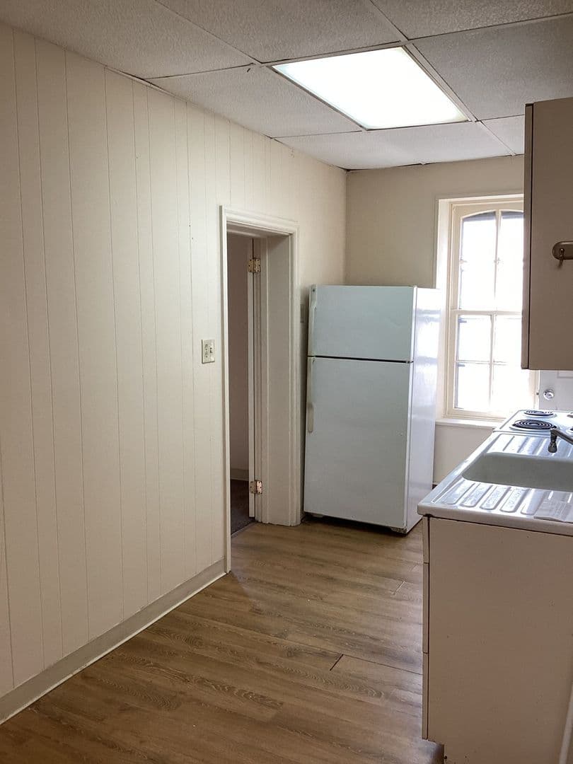 Shippensburg Apartment: 212 E King St