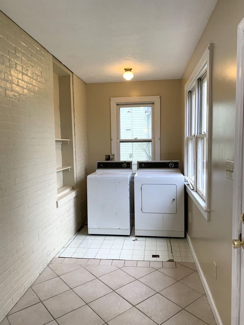Shippensburg House: 218 N Prince St
