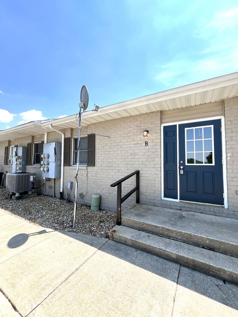 Fayetteville Apartment: 5075 Lincoln Way E