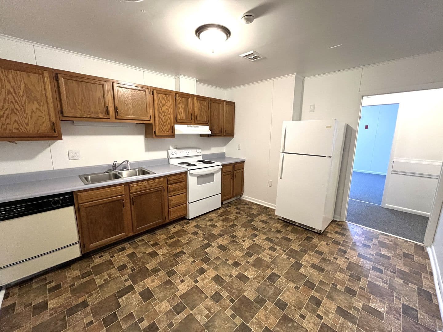 Fayetteville Apartment: 5075 Lincoln Way E