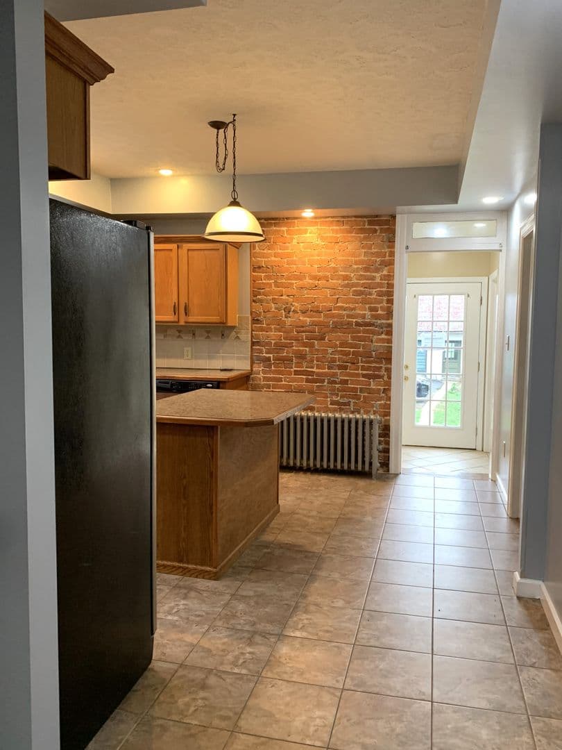 Shippensburg House: 218 N Prince St