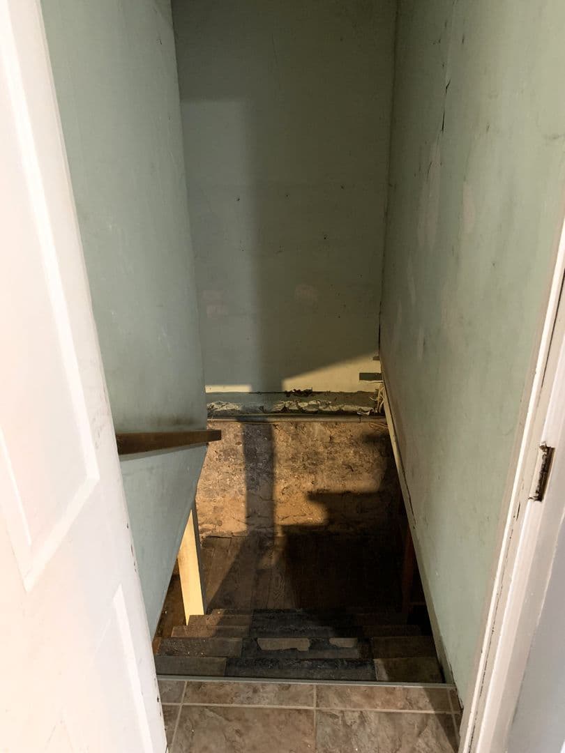 Shippensburg House: 218 N Prince St