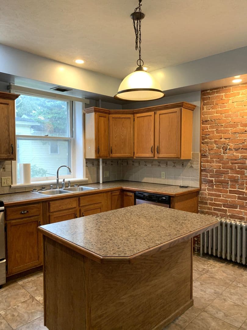 Shippensburg House: 218 N Prince St