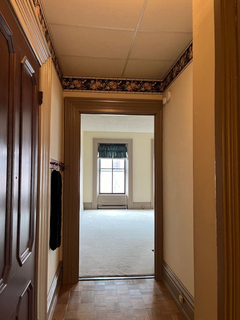 Chambersburg Apartment: 127 Lincoln Way W