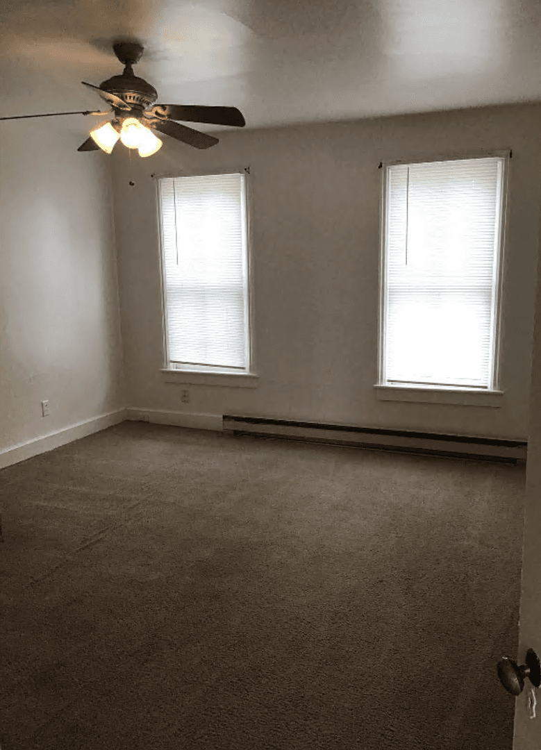 Chambersburg Apartment: 726 Lincoln Way East