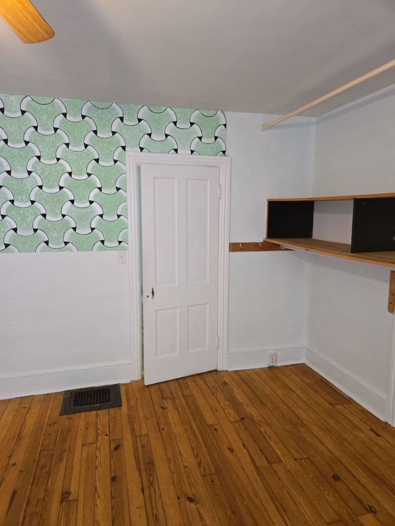Chambersburg Apartment: 552 E King St