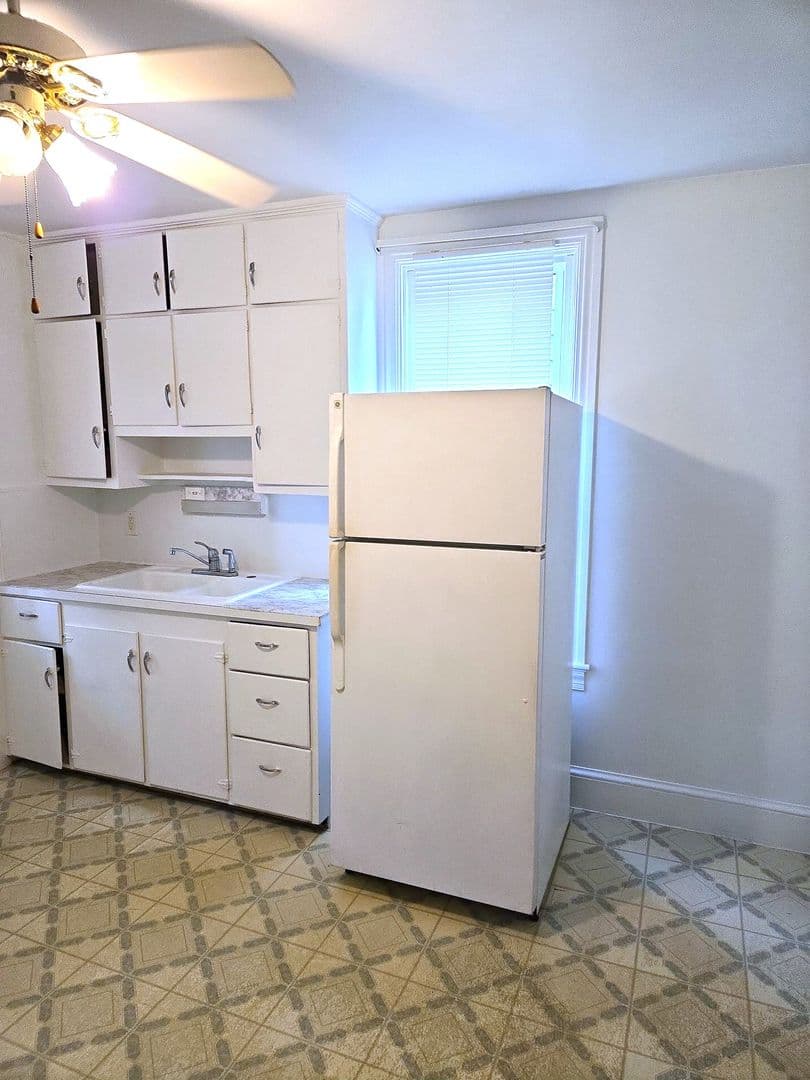 Chambersburg Apartment: 552 E King St