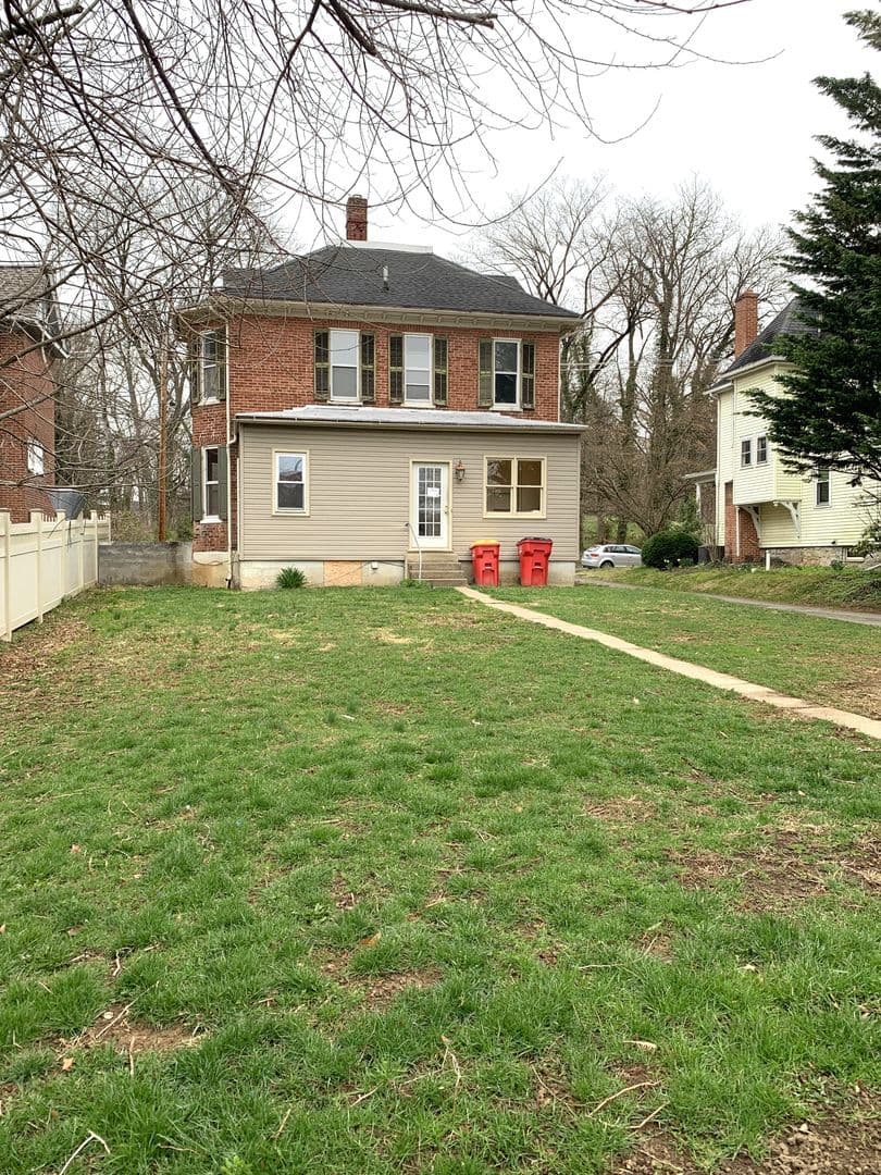 Shippensburg House: 218 N Prince St