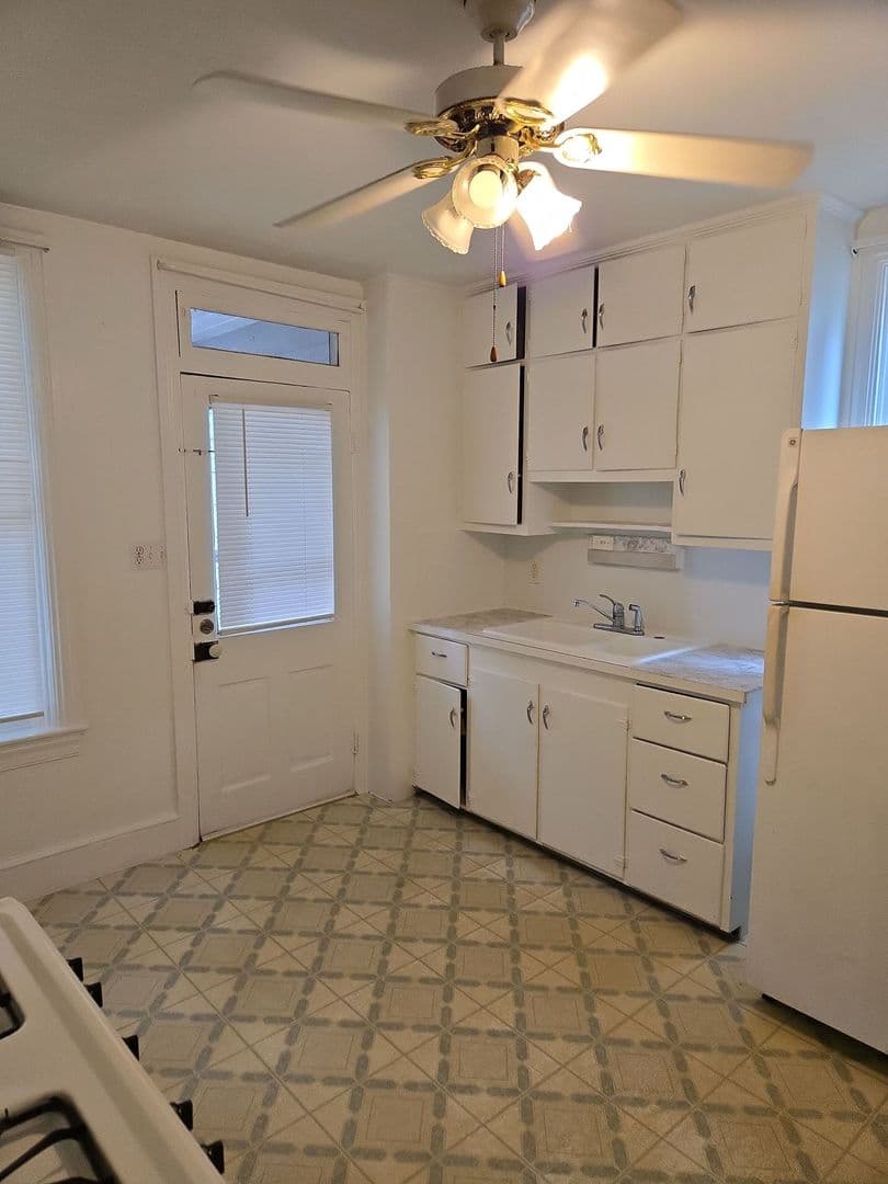 Chambersburg Apartment: 552 E King St