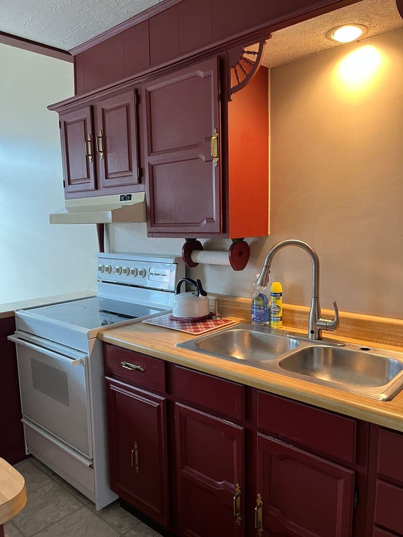 Chambersburg Apartment: 127 Lincoln Way W